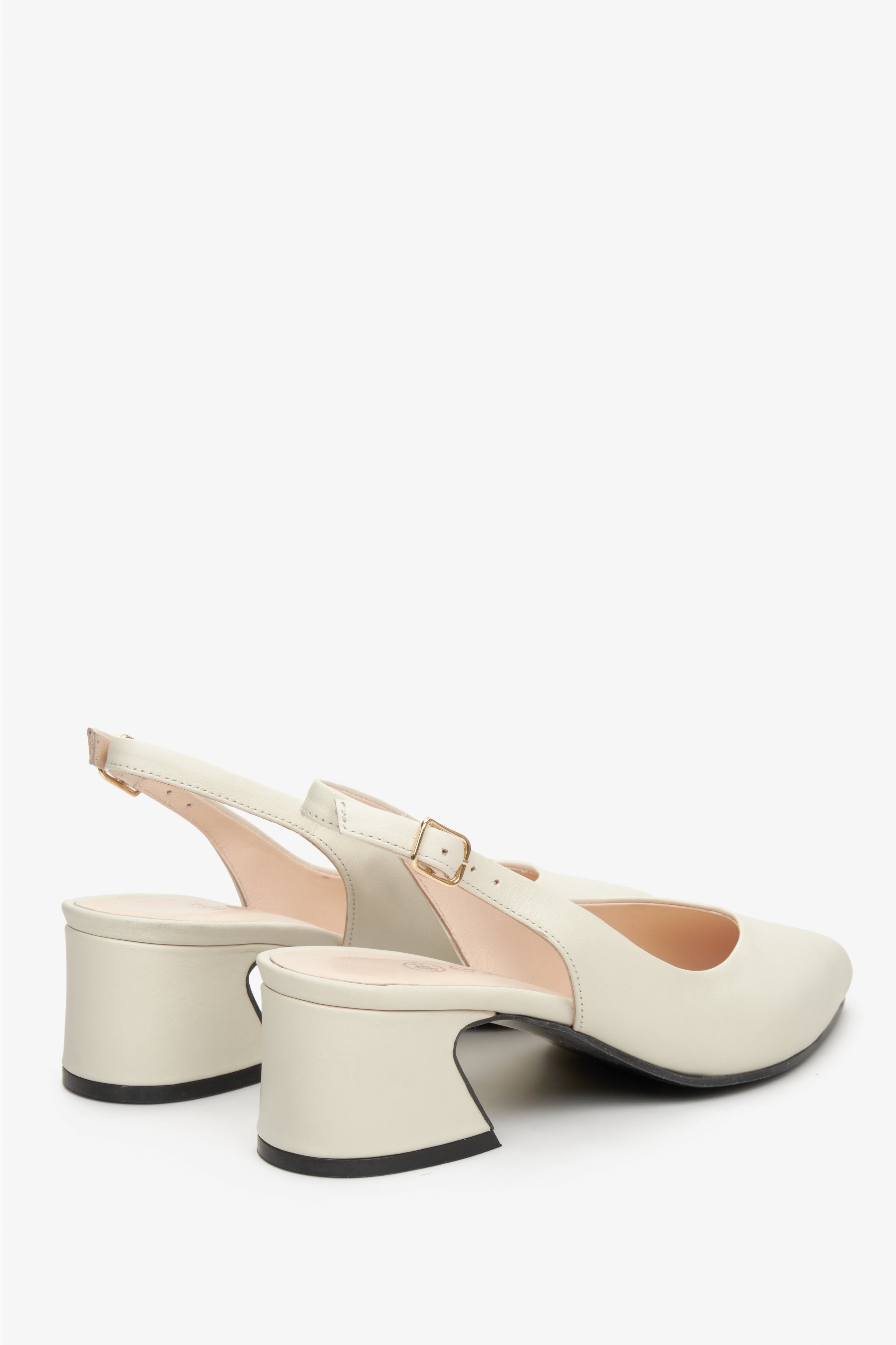 Women's light beige leather pumps with heels by Estro - presentation of the back of the shoes.