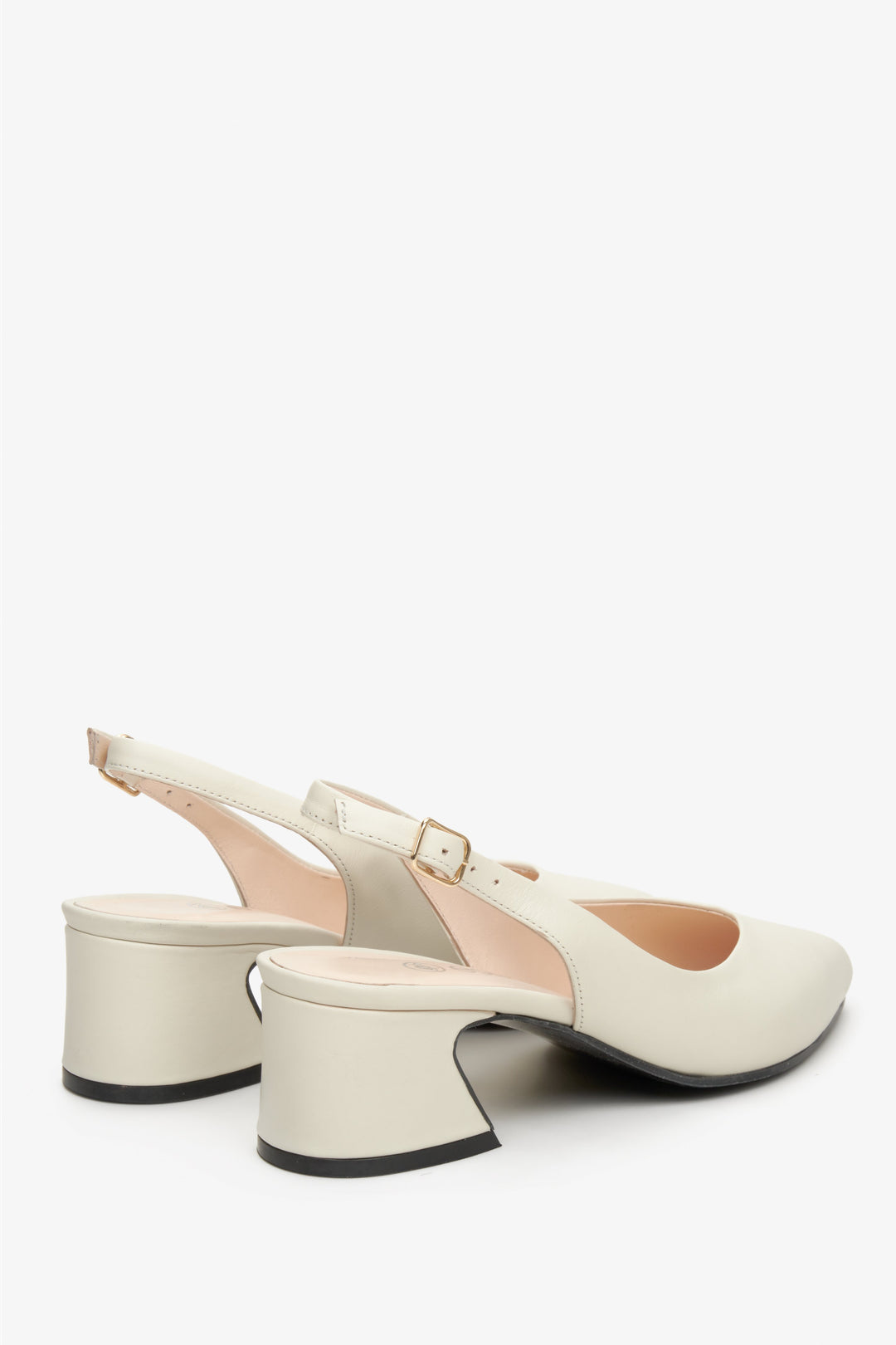 Women's light beige leather pumps with heels by Estro - presentation of the back of the shoes.
