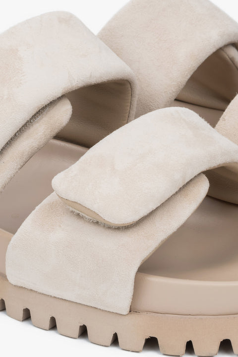 Ligth beige velour women's slides by Estro - a combination of genuine leather and soft straps - close-up of the details.
