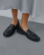 Women's Black Loafers Natural Leather Estro ER00113369.