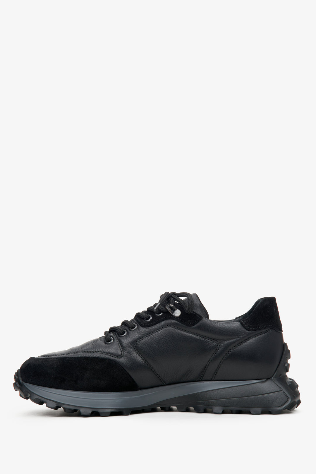 Men's black athletic sneakers by Estro - shoe profile.
