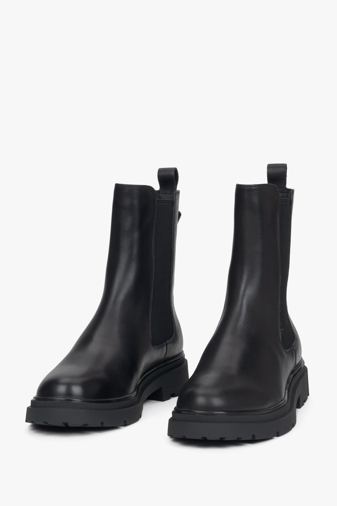 Women's chelsea boots made of natural leather Estro - front view of the model.