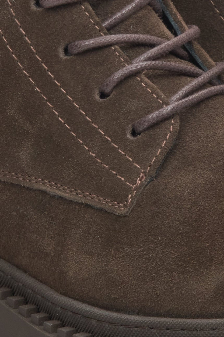 Dark brown women's ankle boots Estro - a close-up on details.