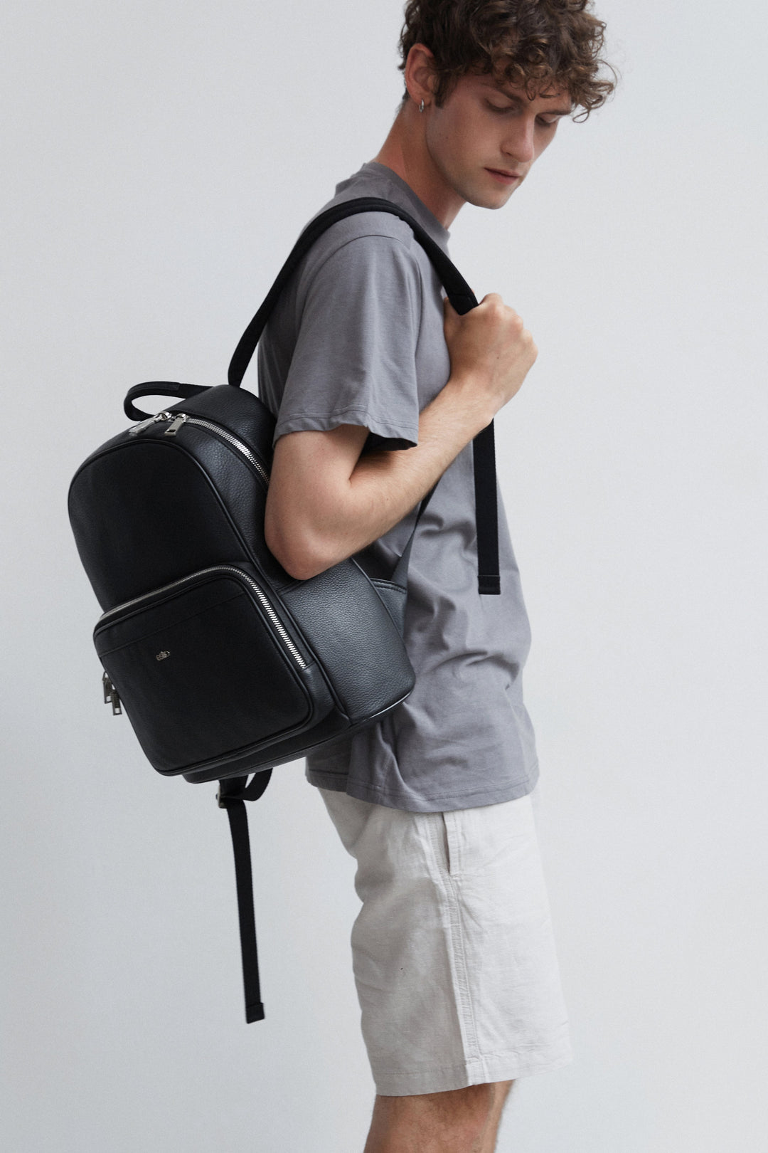 Men's Black Backpack made of Genuine Leather with Silver Details Estro ER00111675.