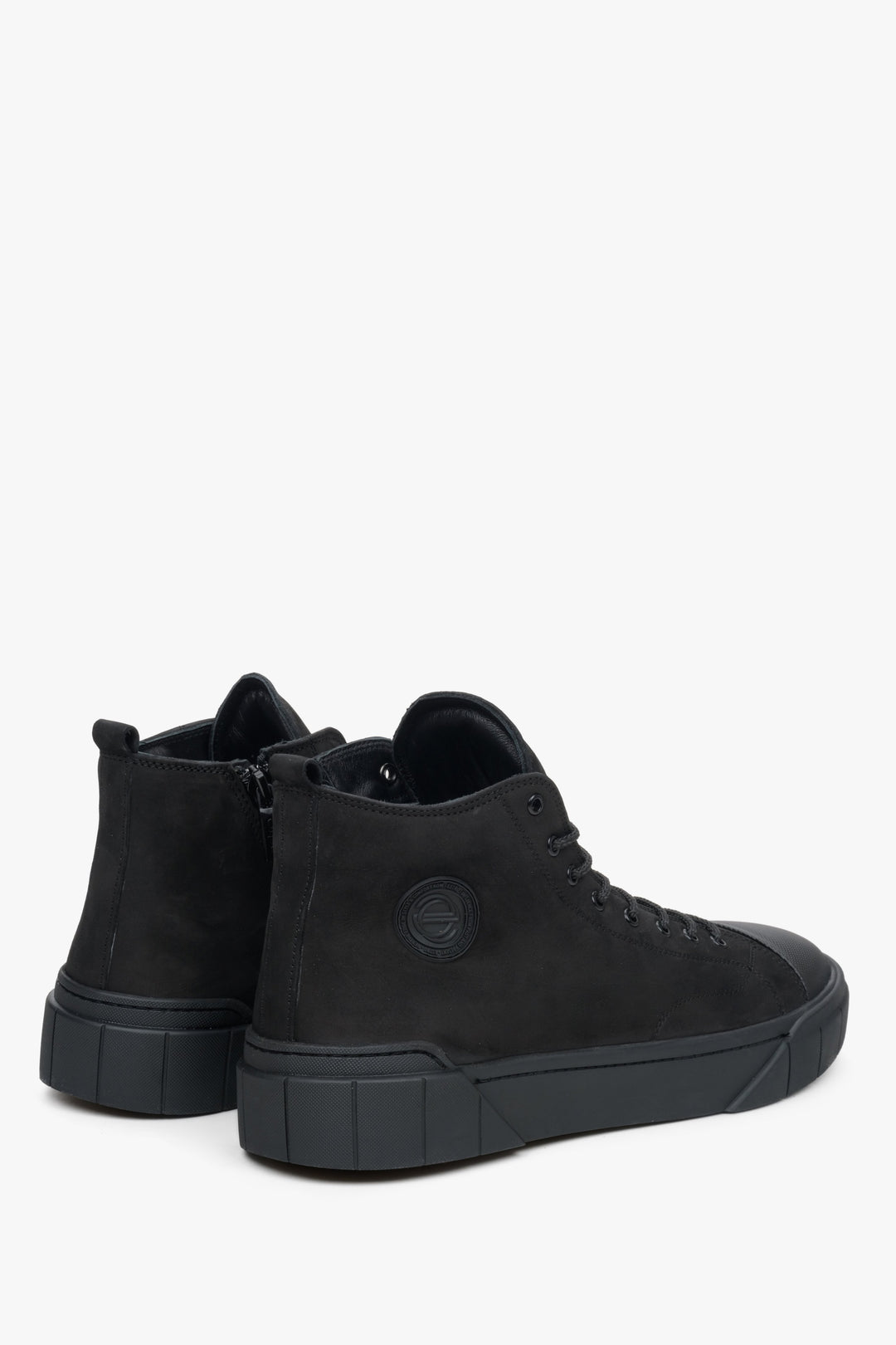 High-top men's winter sneakers in black suede by Estro - close-up on the heel and side seam.
