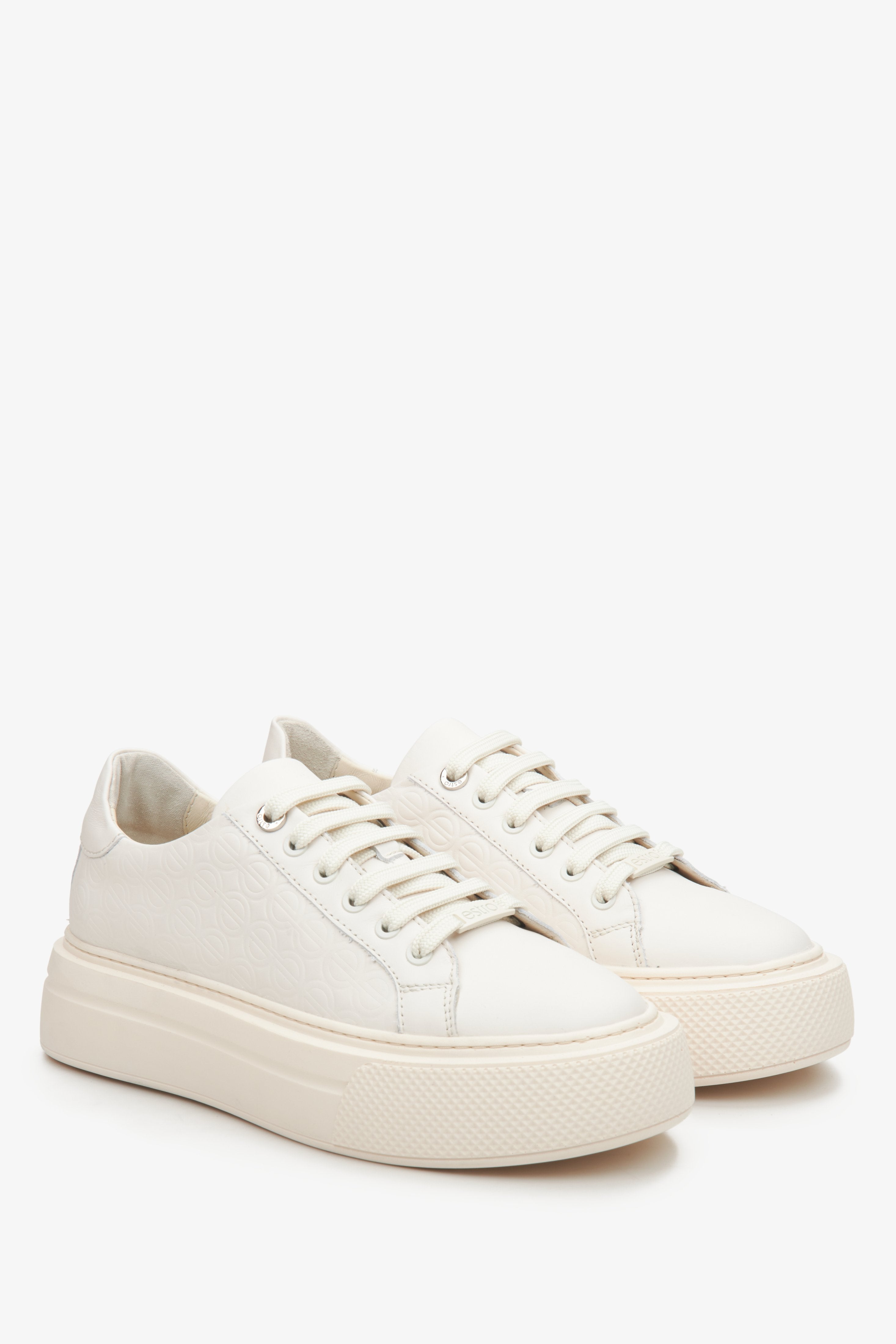 Women's light beige Estro leather sneakers.