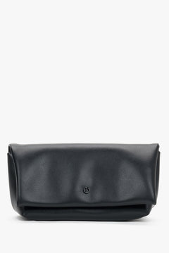 Black sunglasses case with an anti-dust cloth.
