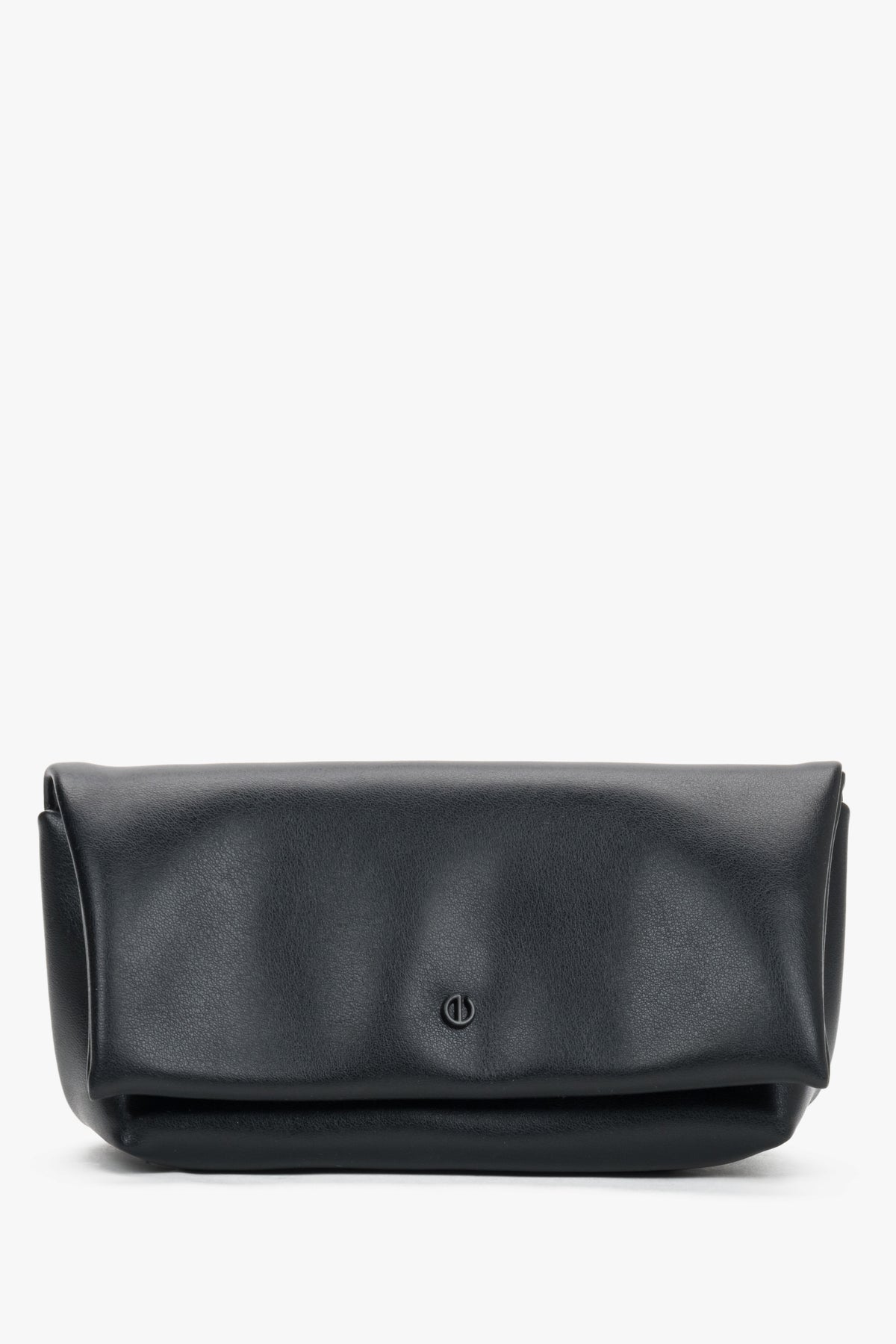 Black sunglasses case with an anti-dust cloth.