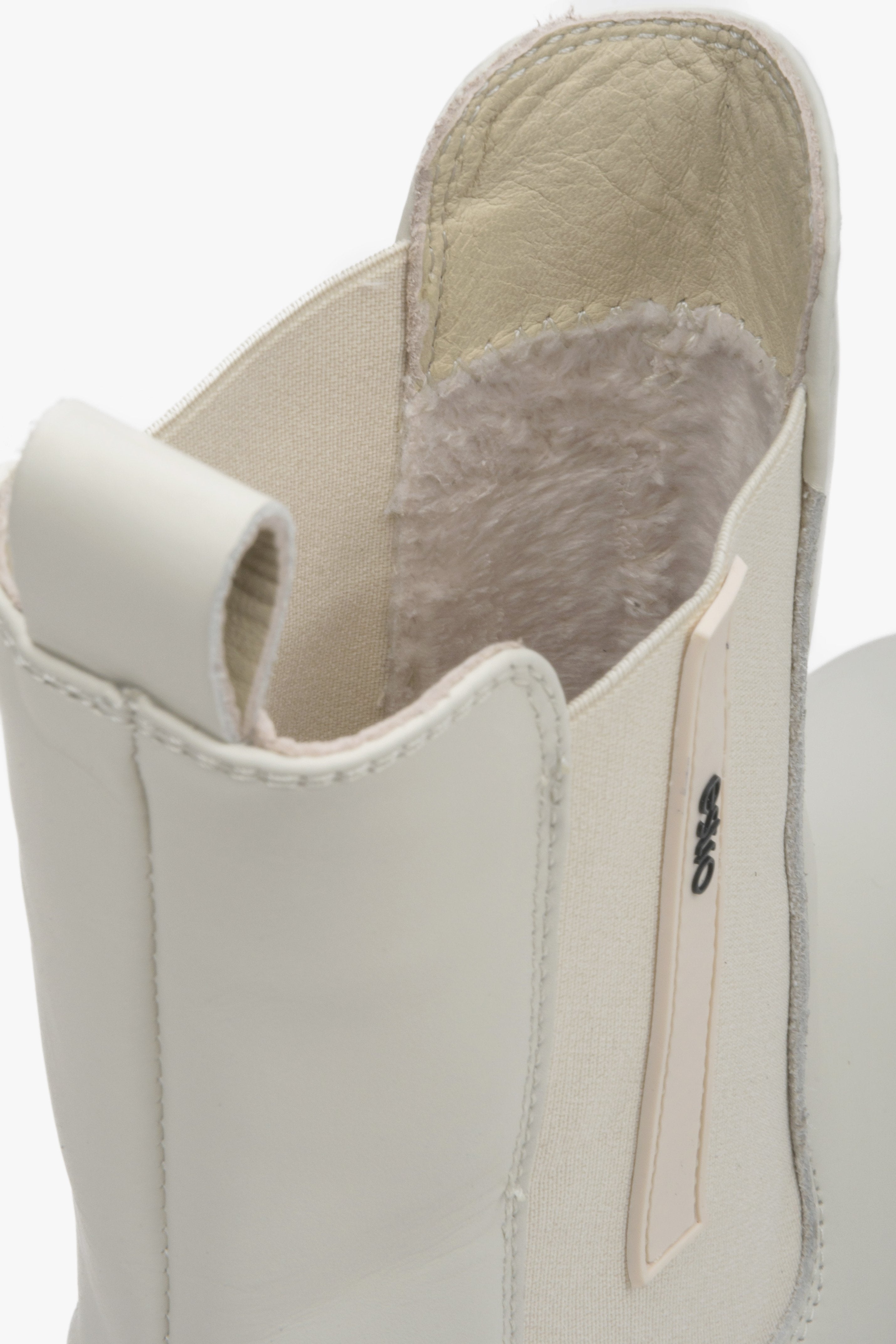 Light beige Estro women's leather boots - close-up of the soft insole.