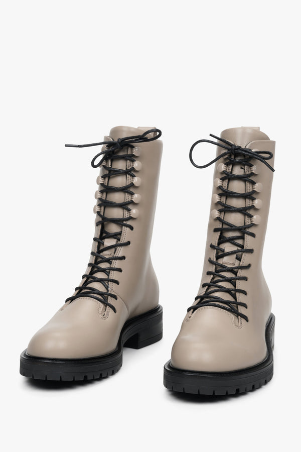 Lace-up women's beige platform boots made of genuine leather by Estro - close-up on the front part of the shoe.