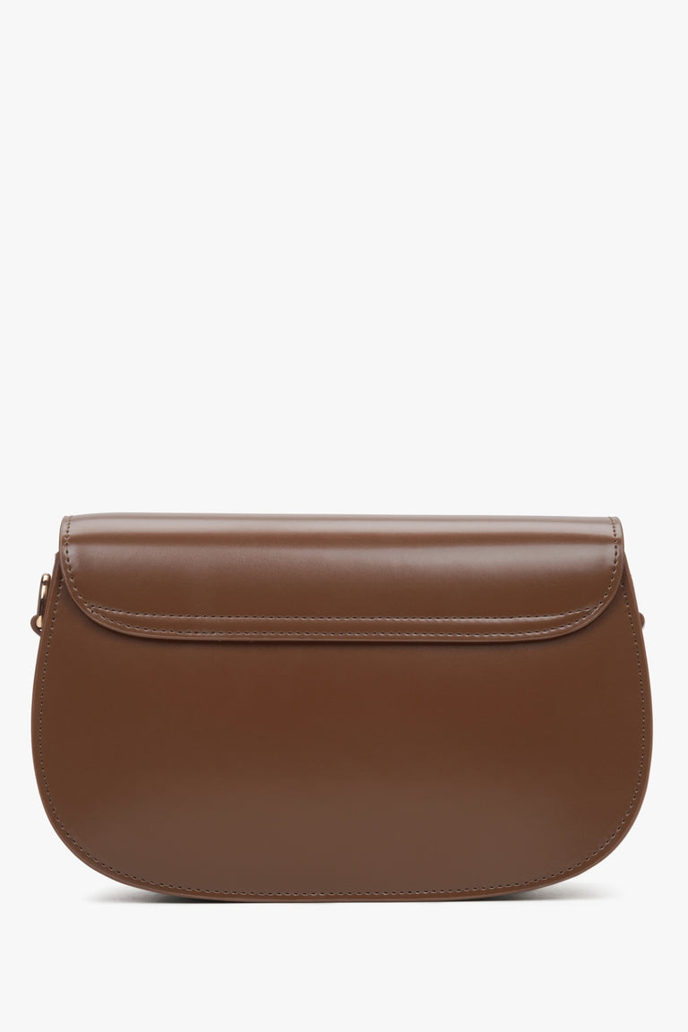 Estro women's leather bag with adjustable strap, brown colour - back side.