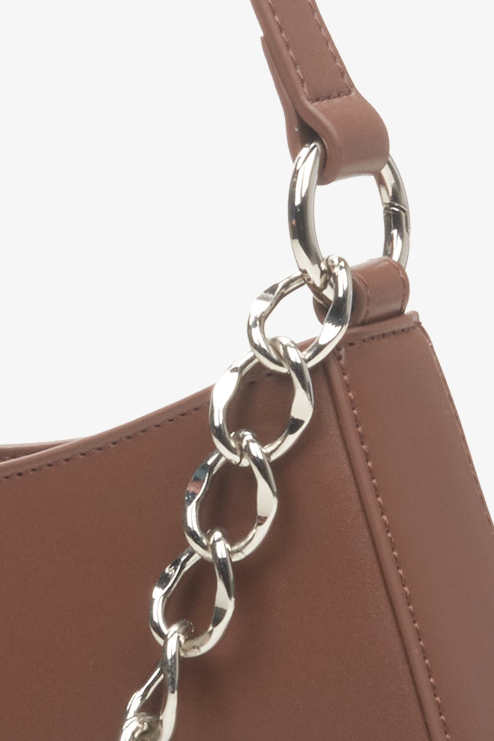 Women's brown baguette bag with decorative chain by Estro - close-up on details.