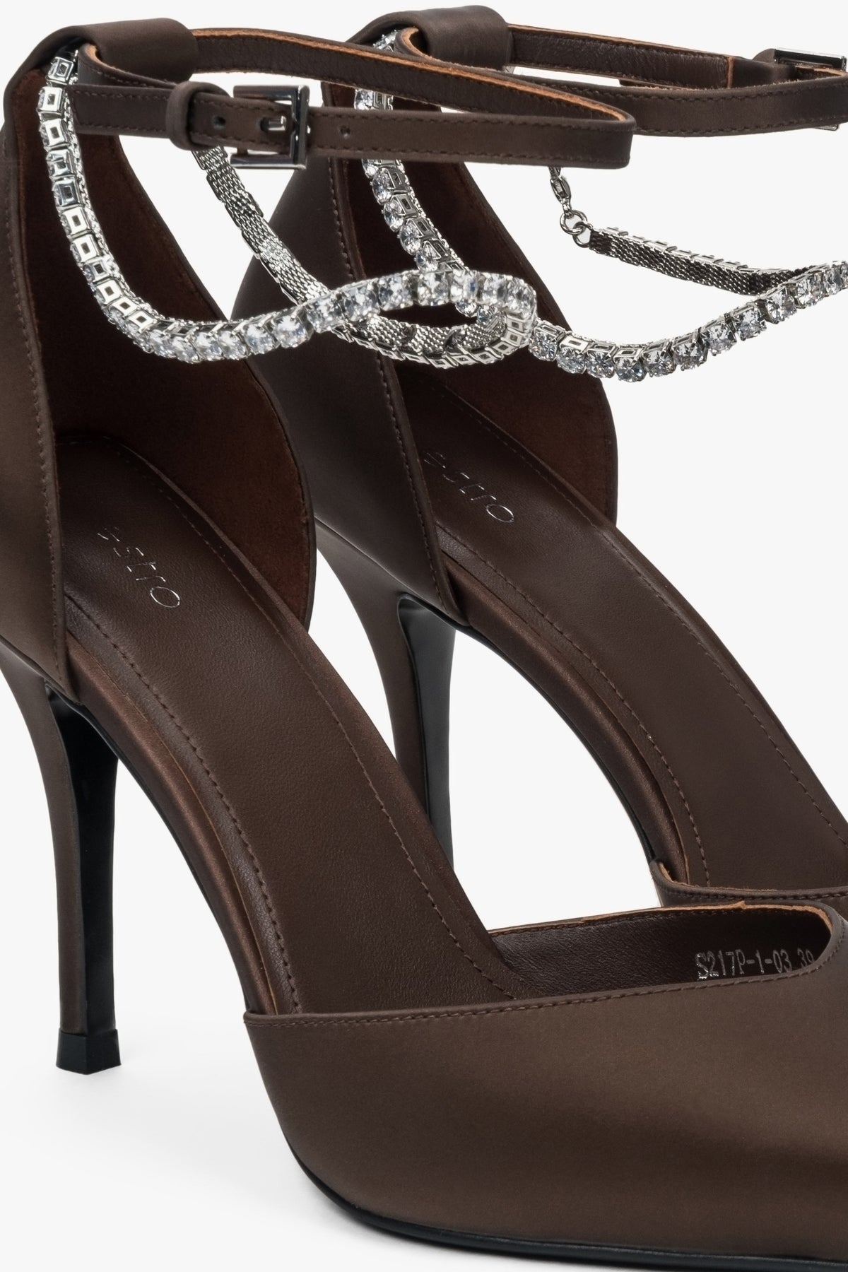 Dark brown pumps on a heel by Estro with crystals and textured finish – close-up of the details.