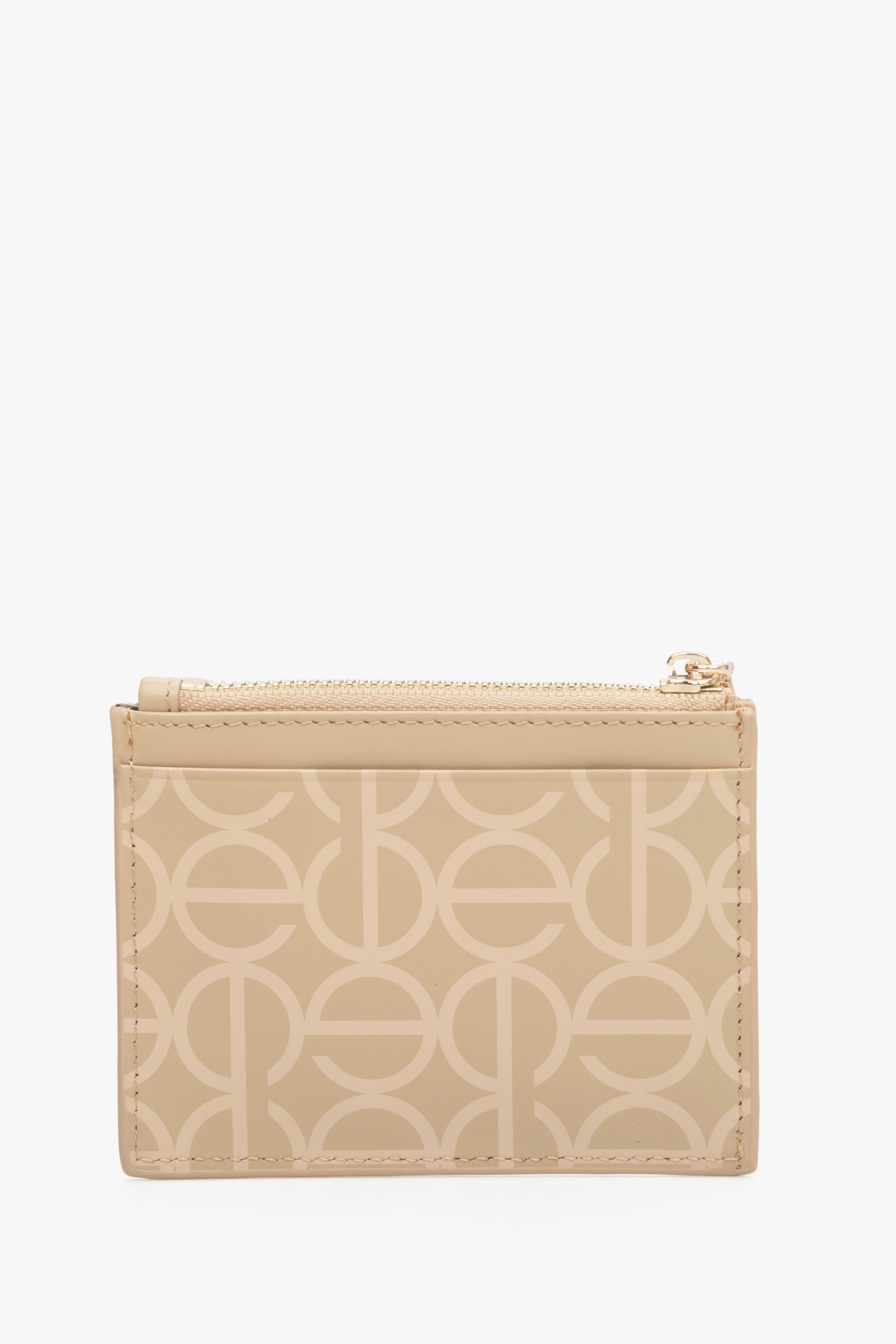 A small Estro women's jet set wallet in beige - reverse.