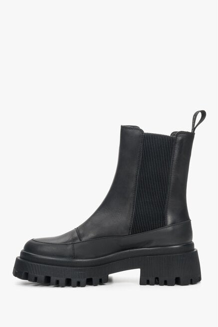 Women's black fall ankle boots by Estro made of genuine leather with an elastic shaft - shoe profile.