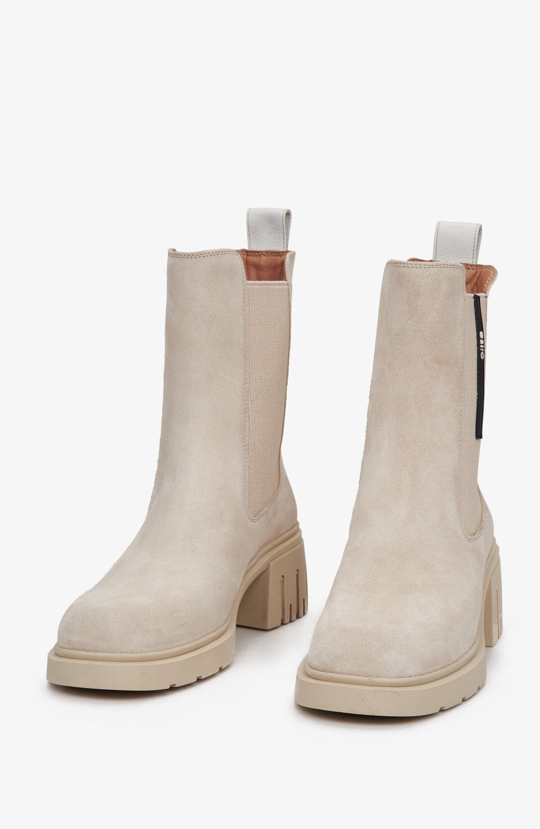 Women's beige high-heeled Chelsea boots for fall by Estro.