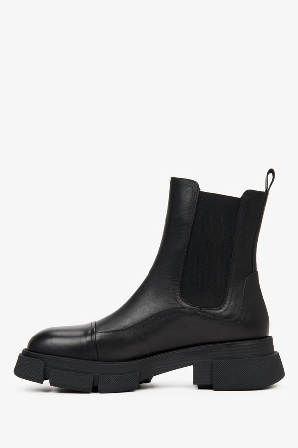 Women's black leather Chelsea boots - shoe profile.