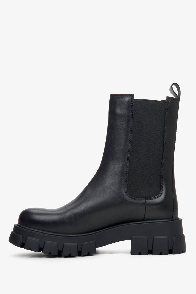 Women's black leather boots by Estro - shoe profile.