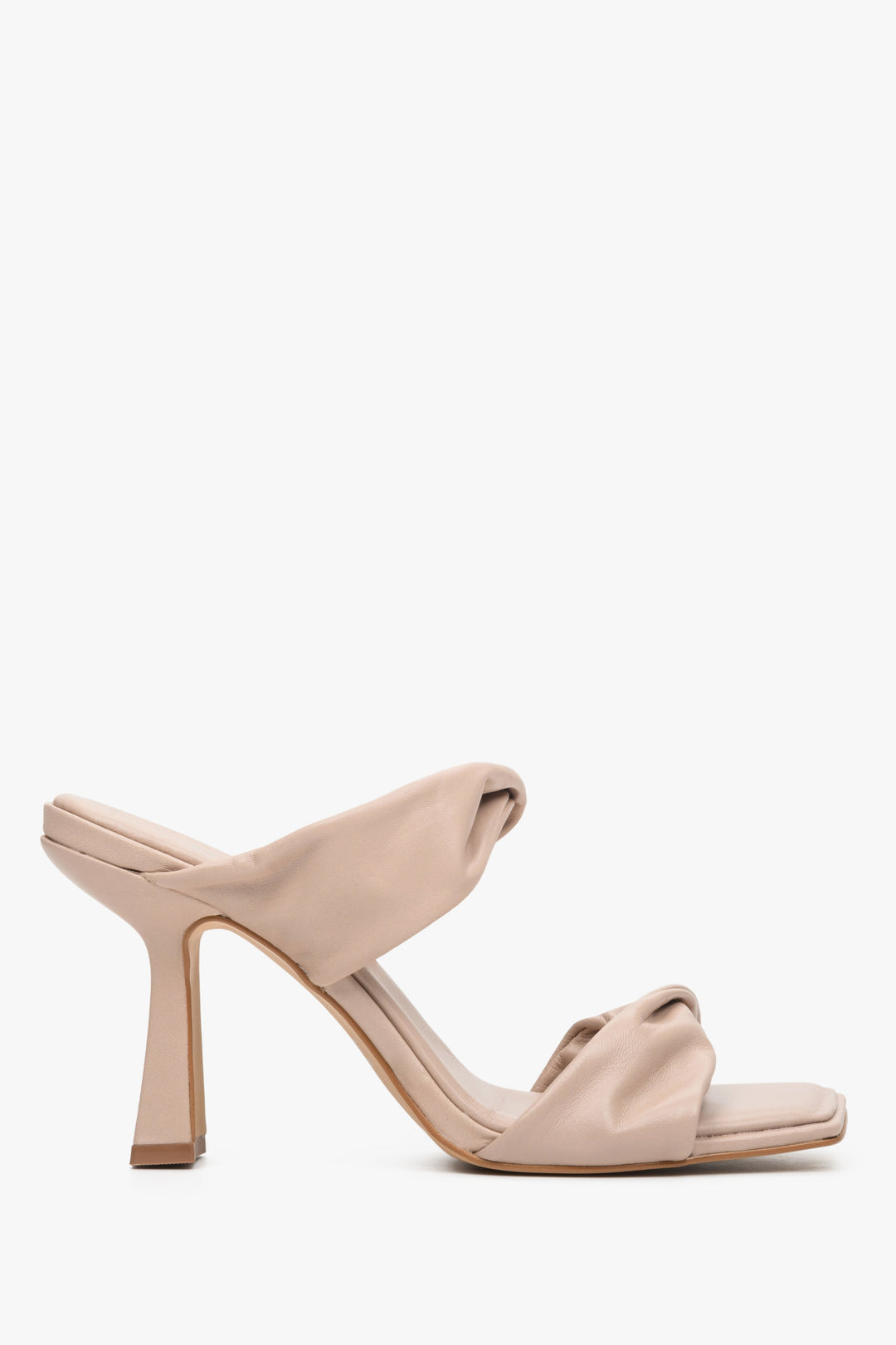 Stylish, leather women's heeled sandals in beige by Estro - shoe profile.