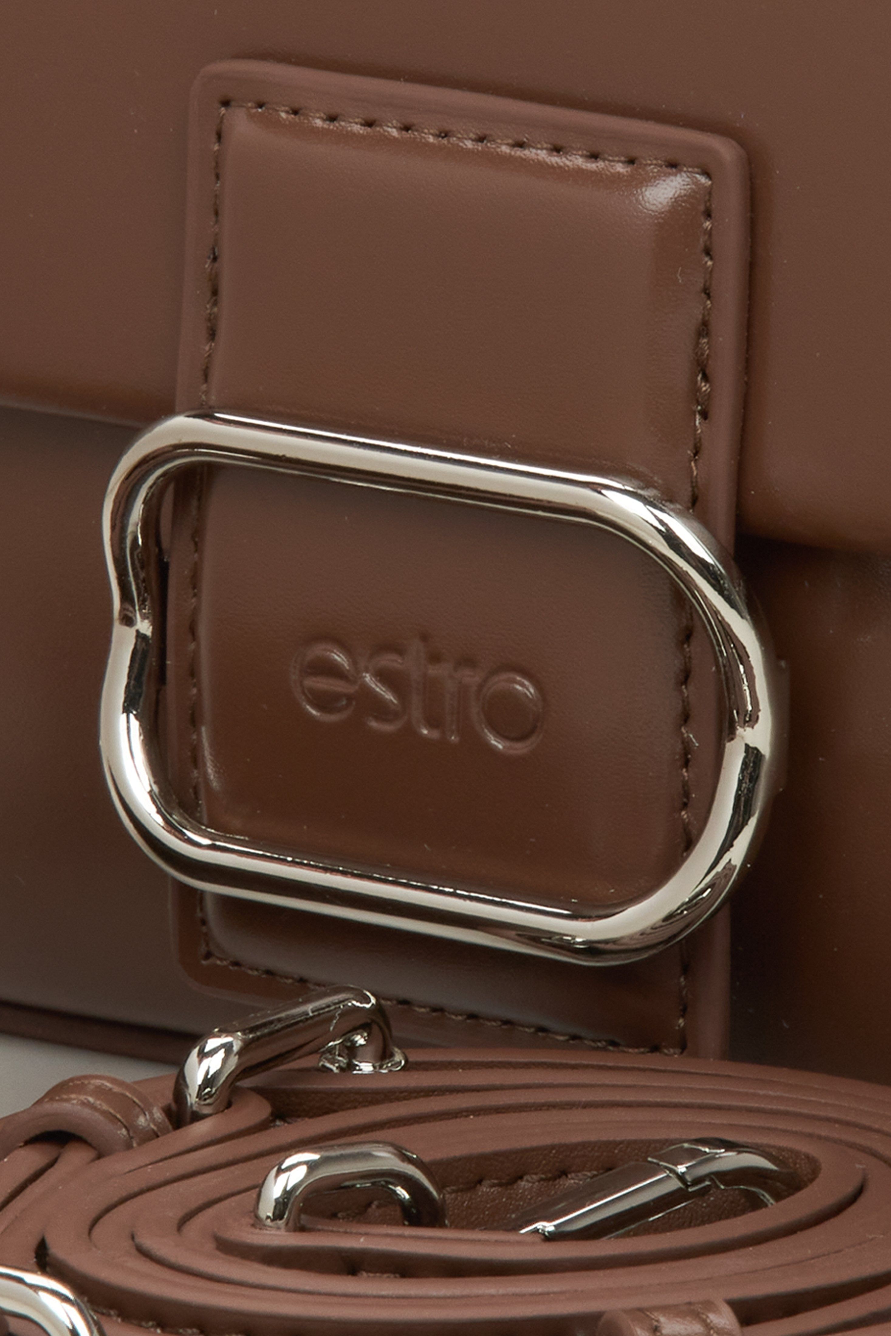 Dark brown leather women's bag by Estro - close-up of the details.