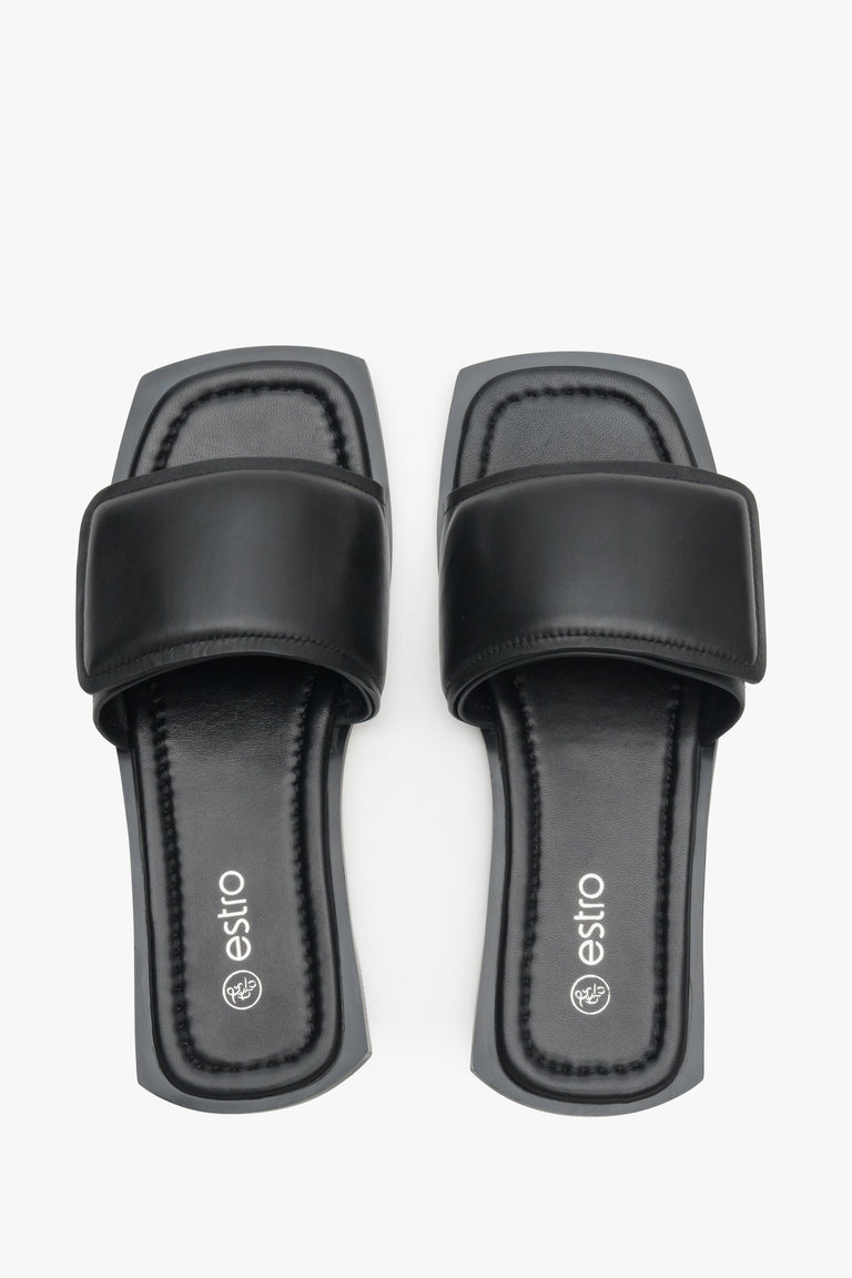 Genuine leather flat slide sandals Estro in black - presentation from above.