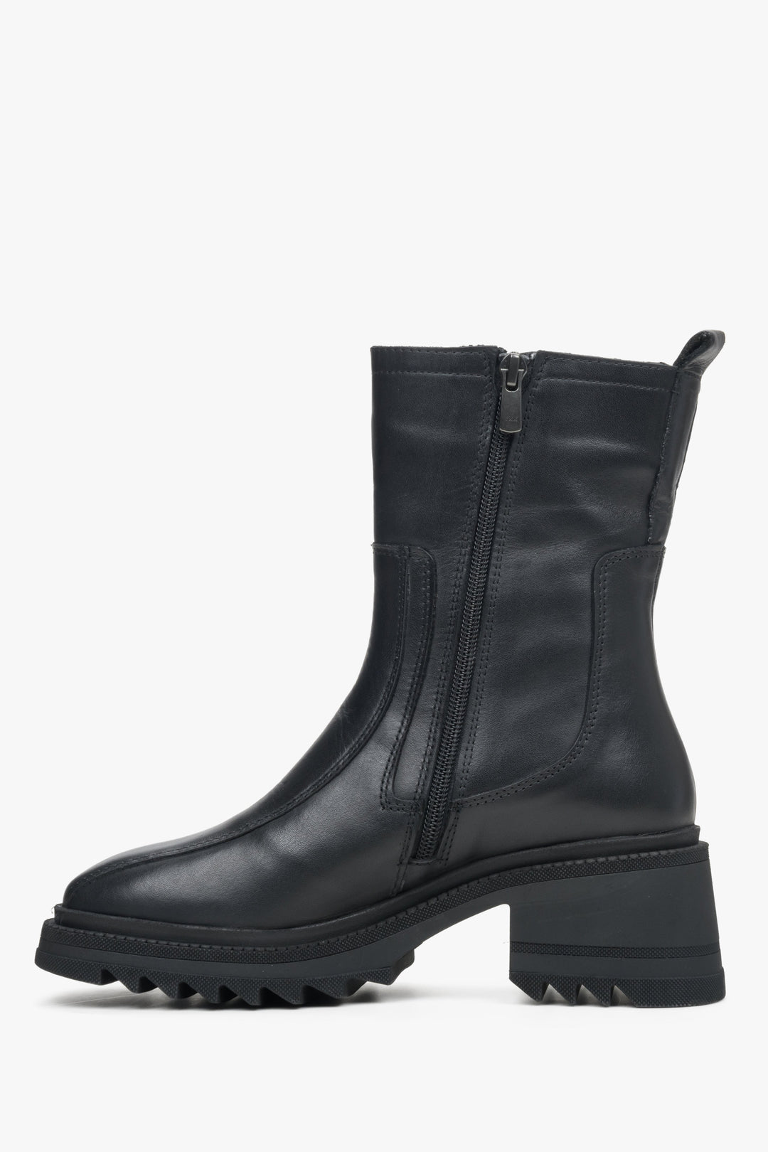 Women's black boots in genuine leather by Estro - shoe profile.