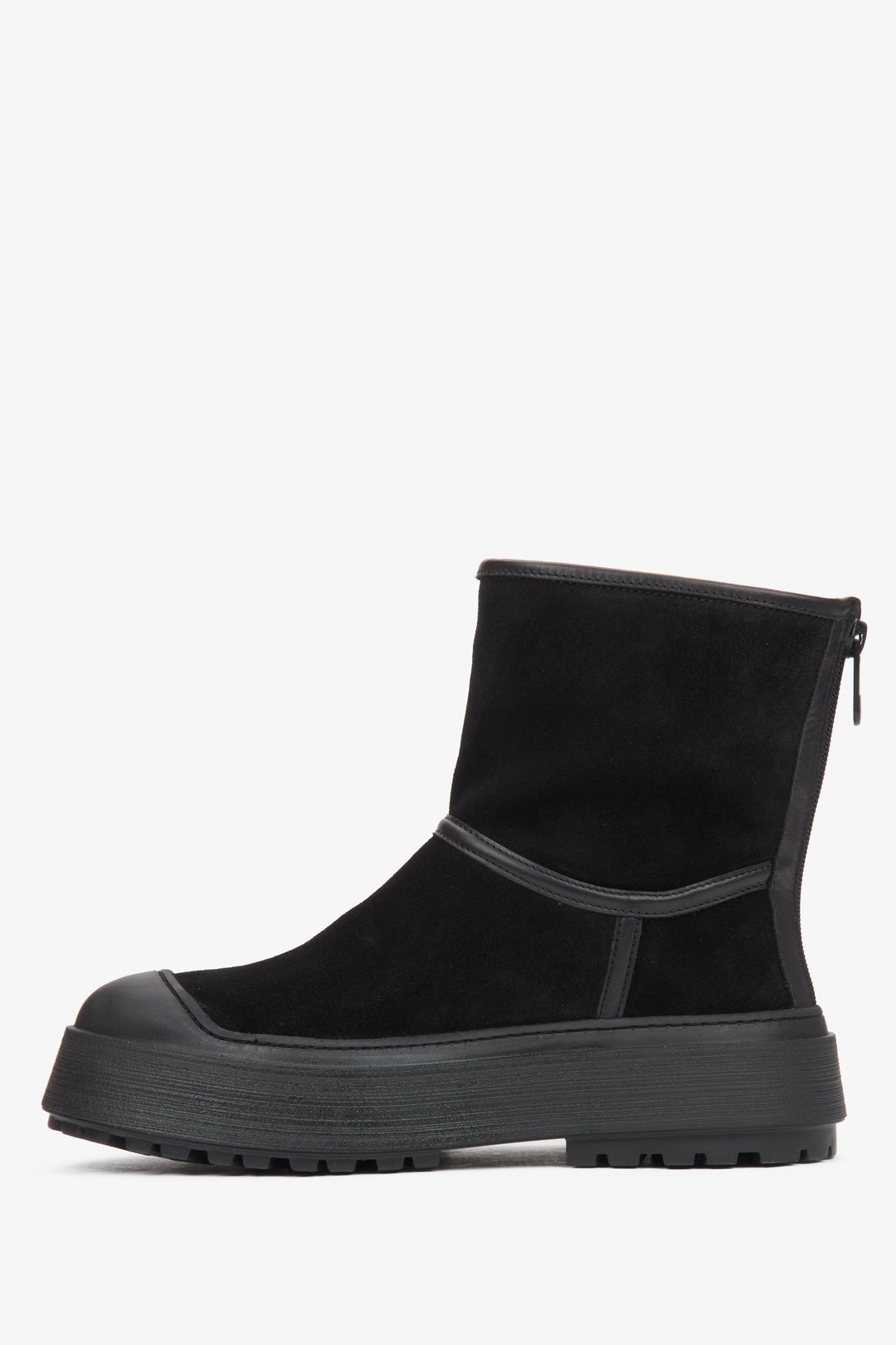 Women's black snow boots, fur-lined, made of soft natural velour by Estro.