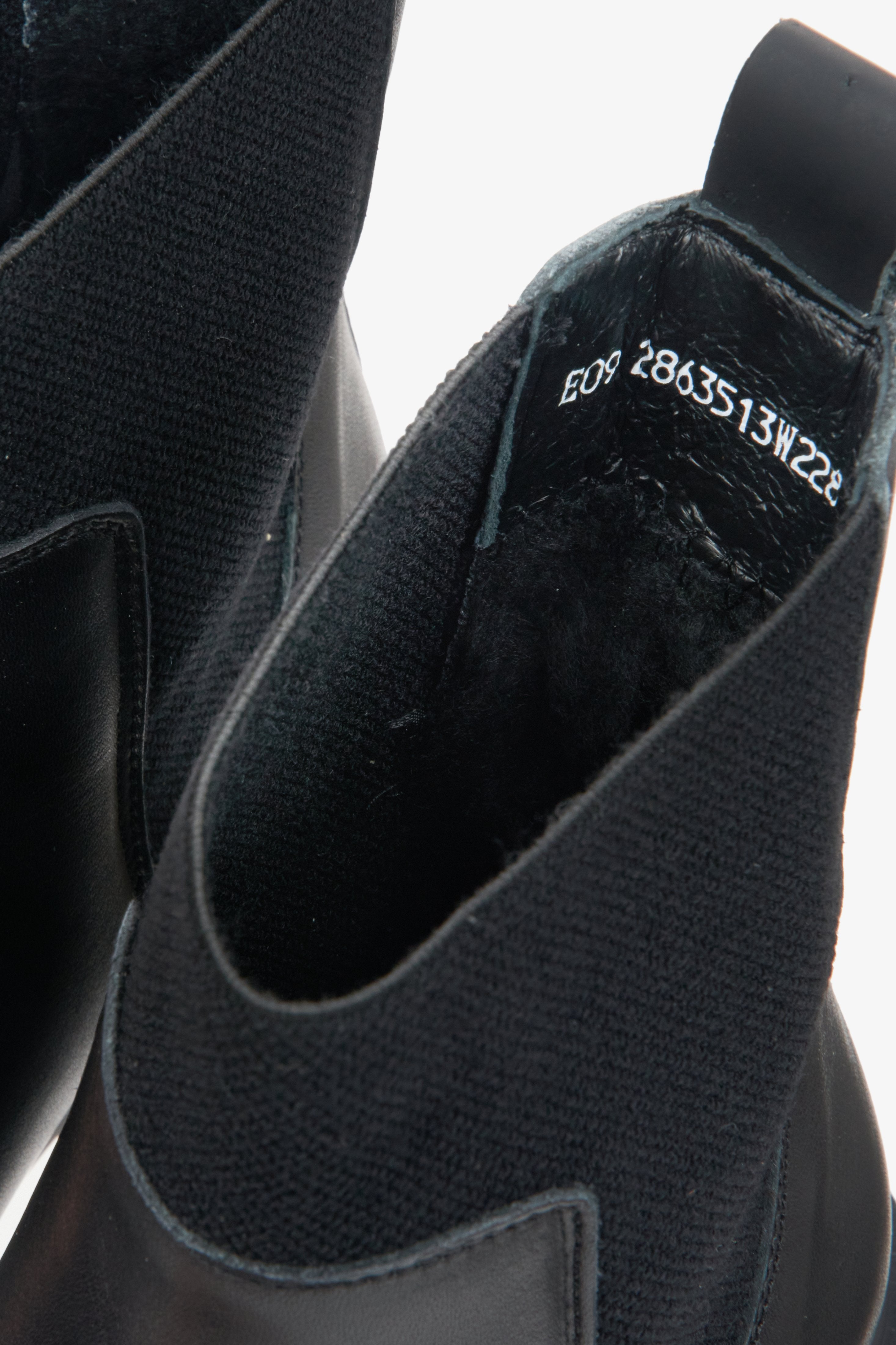 Women's black winter ankle boots Estro - close-up of the detail.