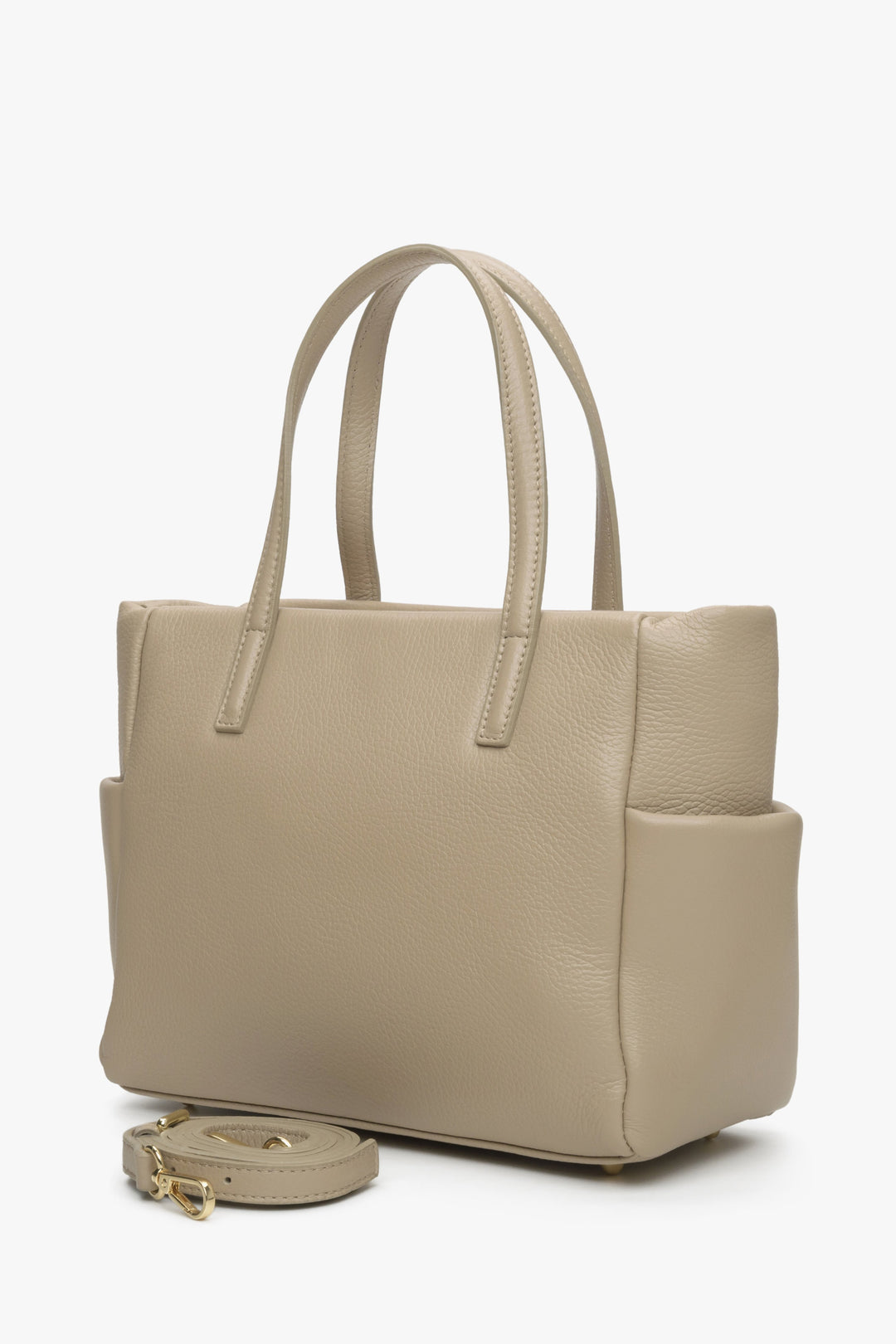 Women's beige leather handbag made of Italian genuine leather by Estro.