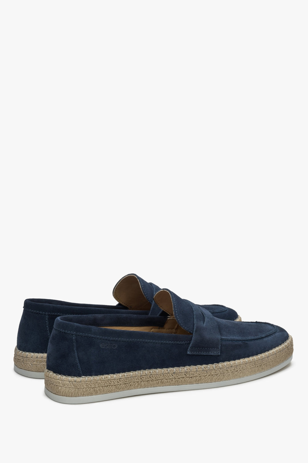 Estro navy blue men's velour moccasins - close-up on the side line and heel counter of the shoes.