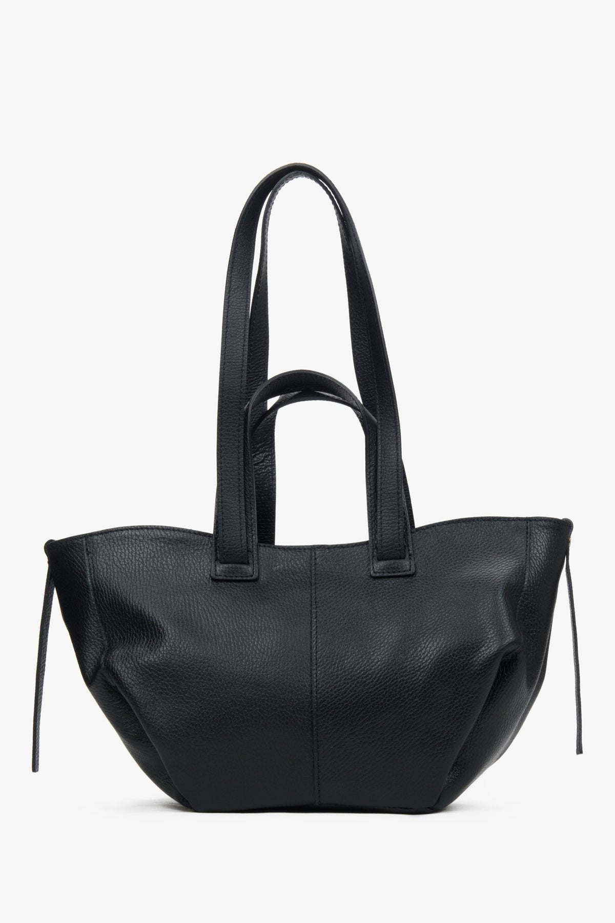 Large black women's shopper bag made of premium italian leather by Estro.