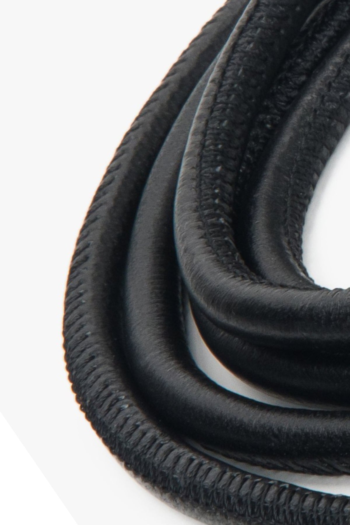 Elegant 165 cm Women's Belt made of Genuine Leather in Black – Estro.
