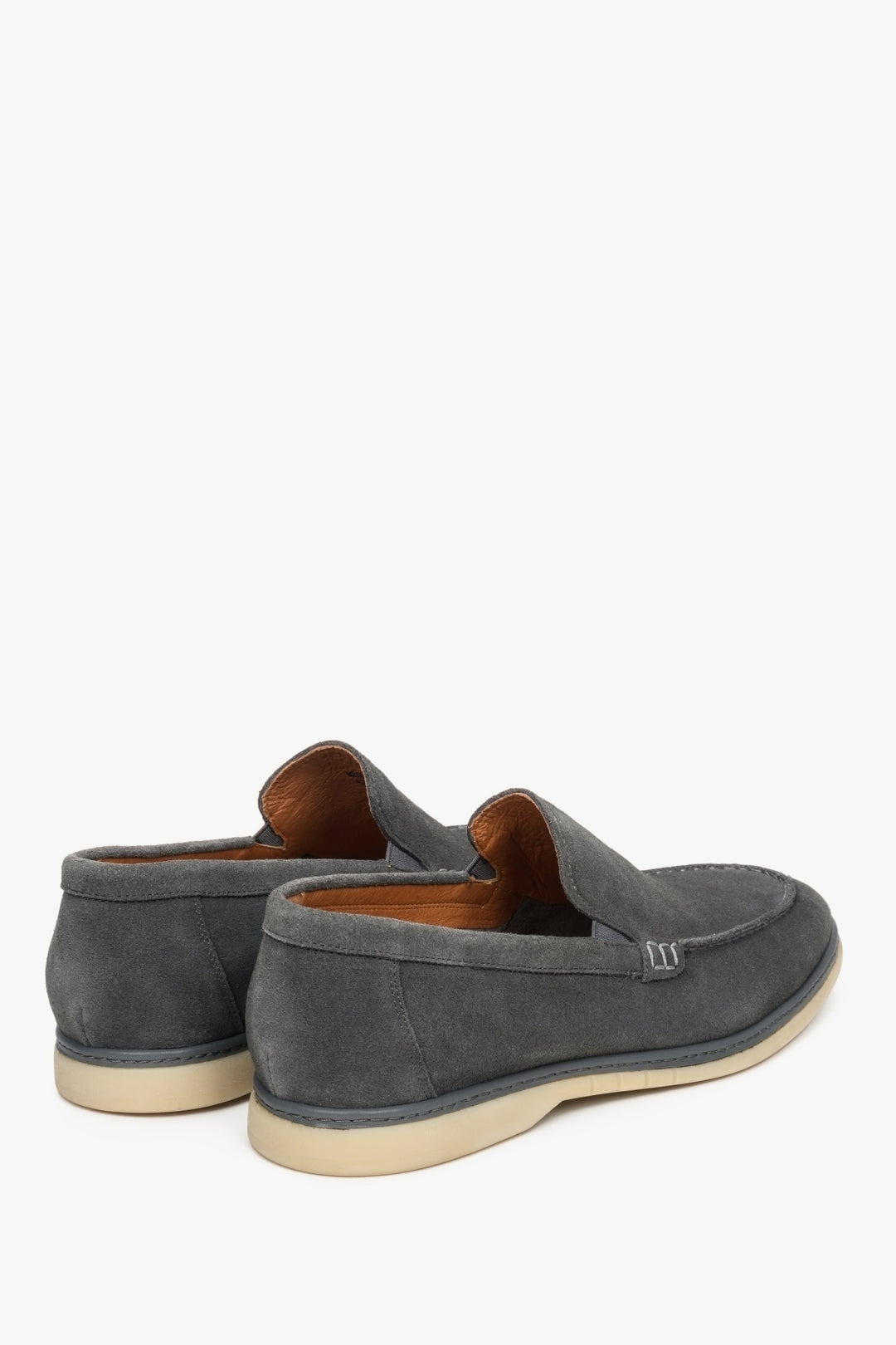 Men's grey velour loafers for spring - presentation of the heel and side seams.