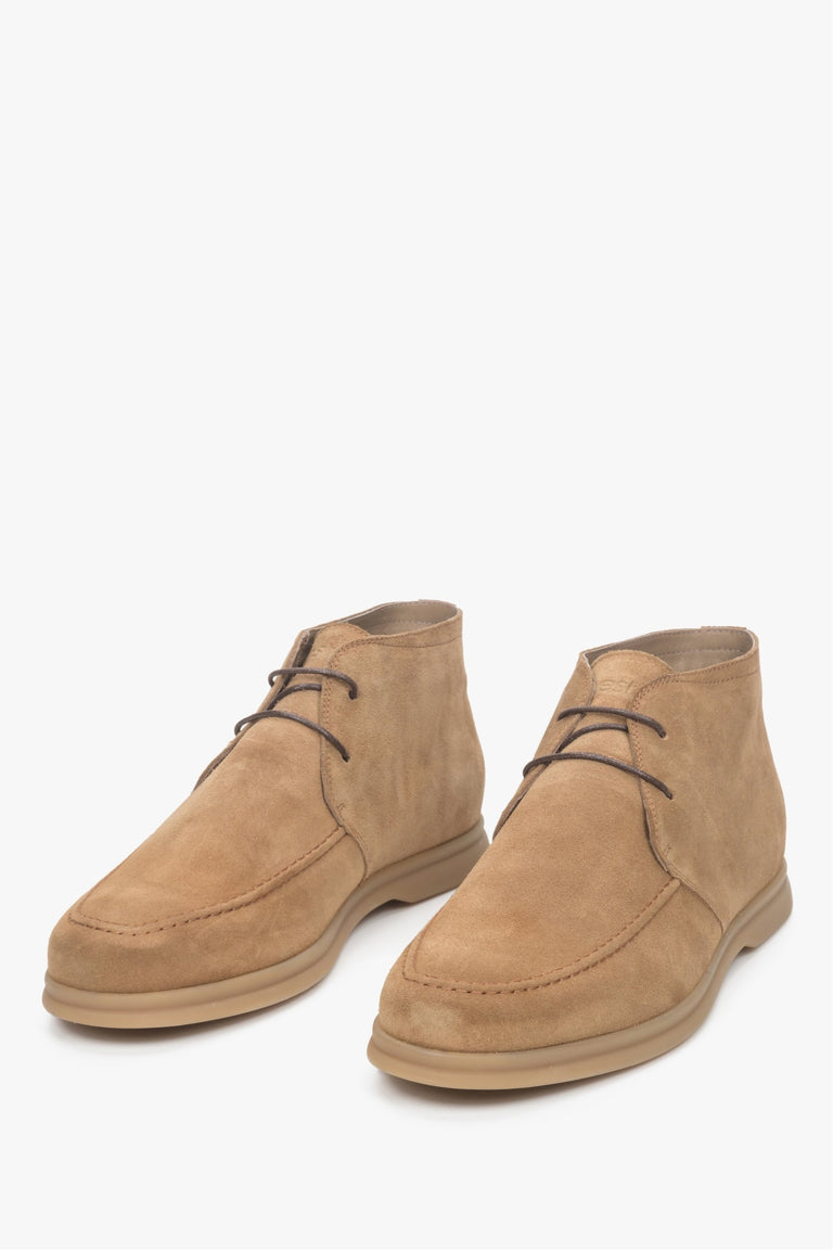 Estro brand men's beige suede lace-up shoes.