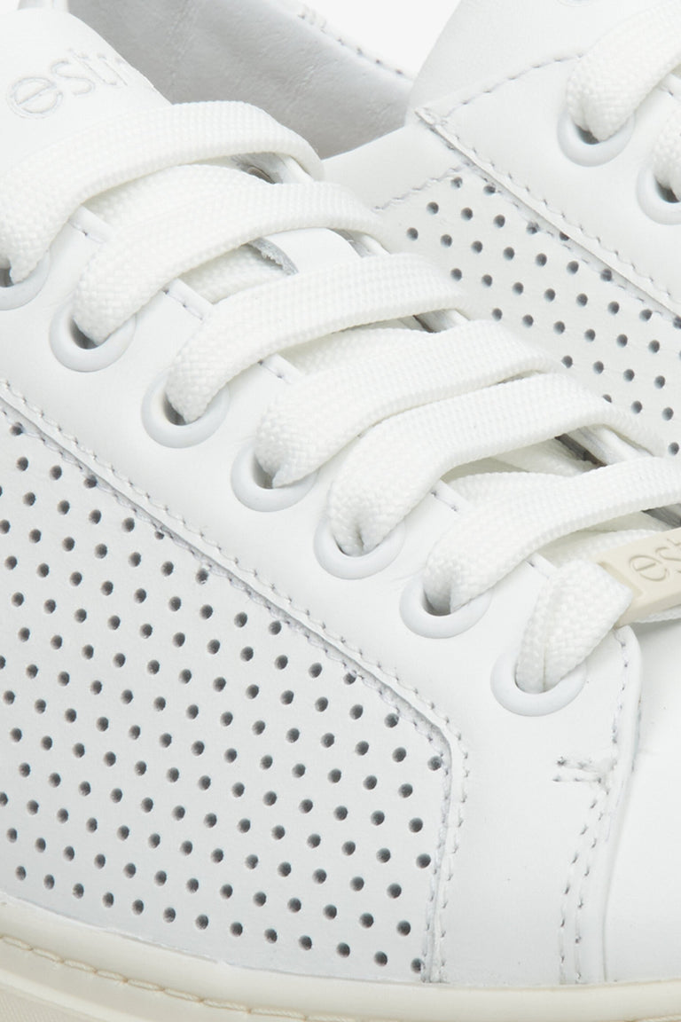 Women's white Estro fall/spring sneakers - close-up on details.