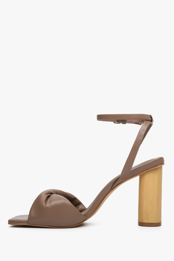 Women's brown leather sandals with a sturdy block heel - shoe profile.