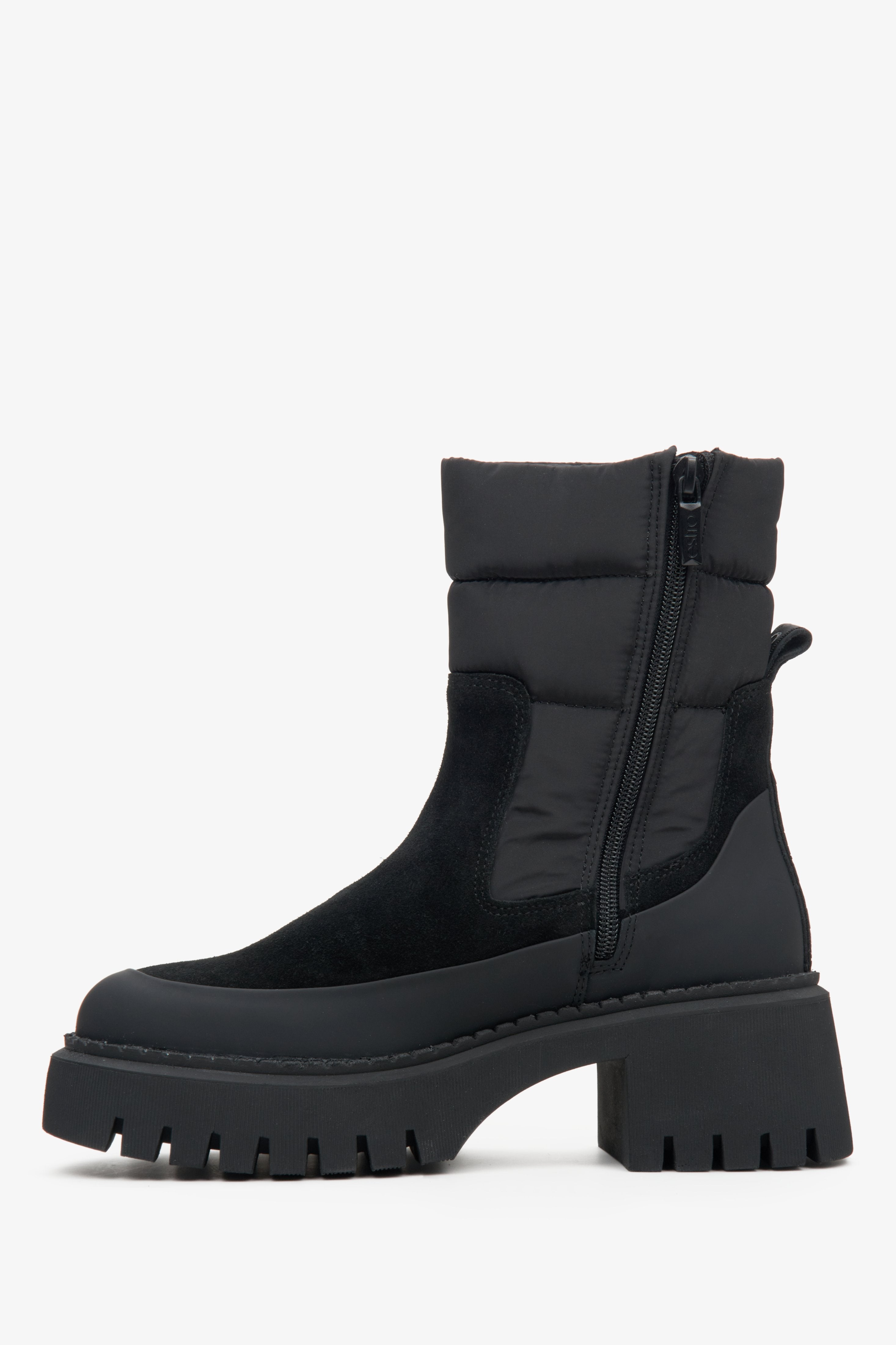 Black Estro women's winter boots on a stable platform - shoe profile.