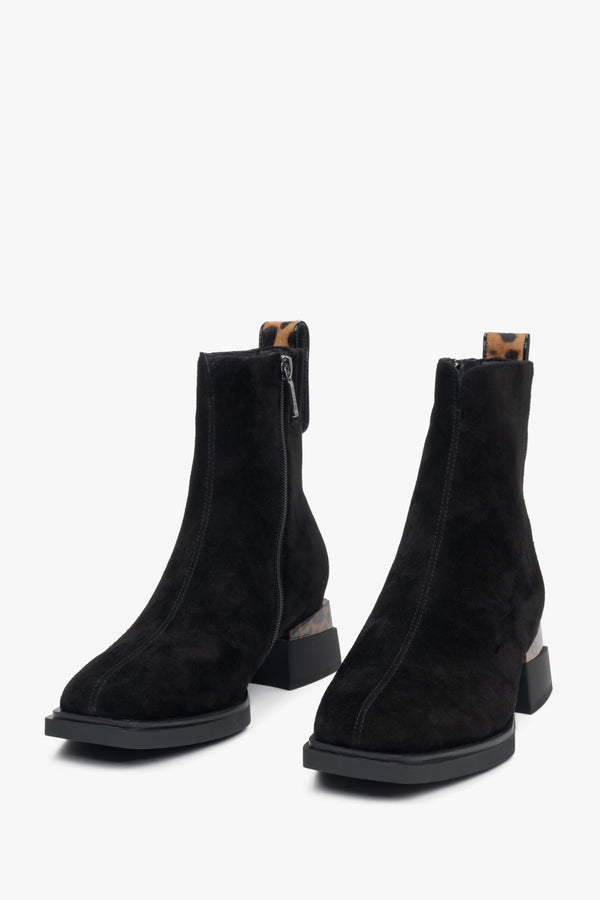 Women's velour ankle boots with a heel Estro - front view of the model.