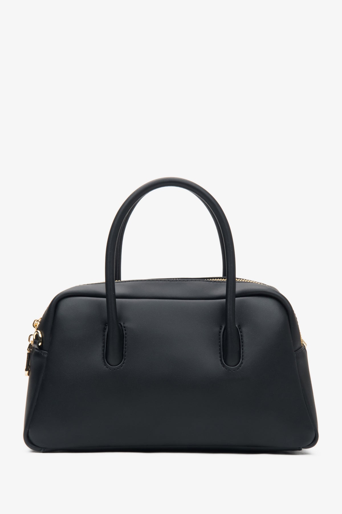 Versatile black women's handbag by Estro, made of genuine leather in a box shape – perfect for any occasion.
