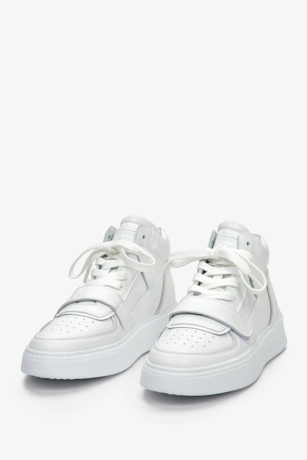 High-top women's athletic sneakers made of genuine leather in white by ES 8 - close-up of the front of the shoe.