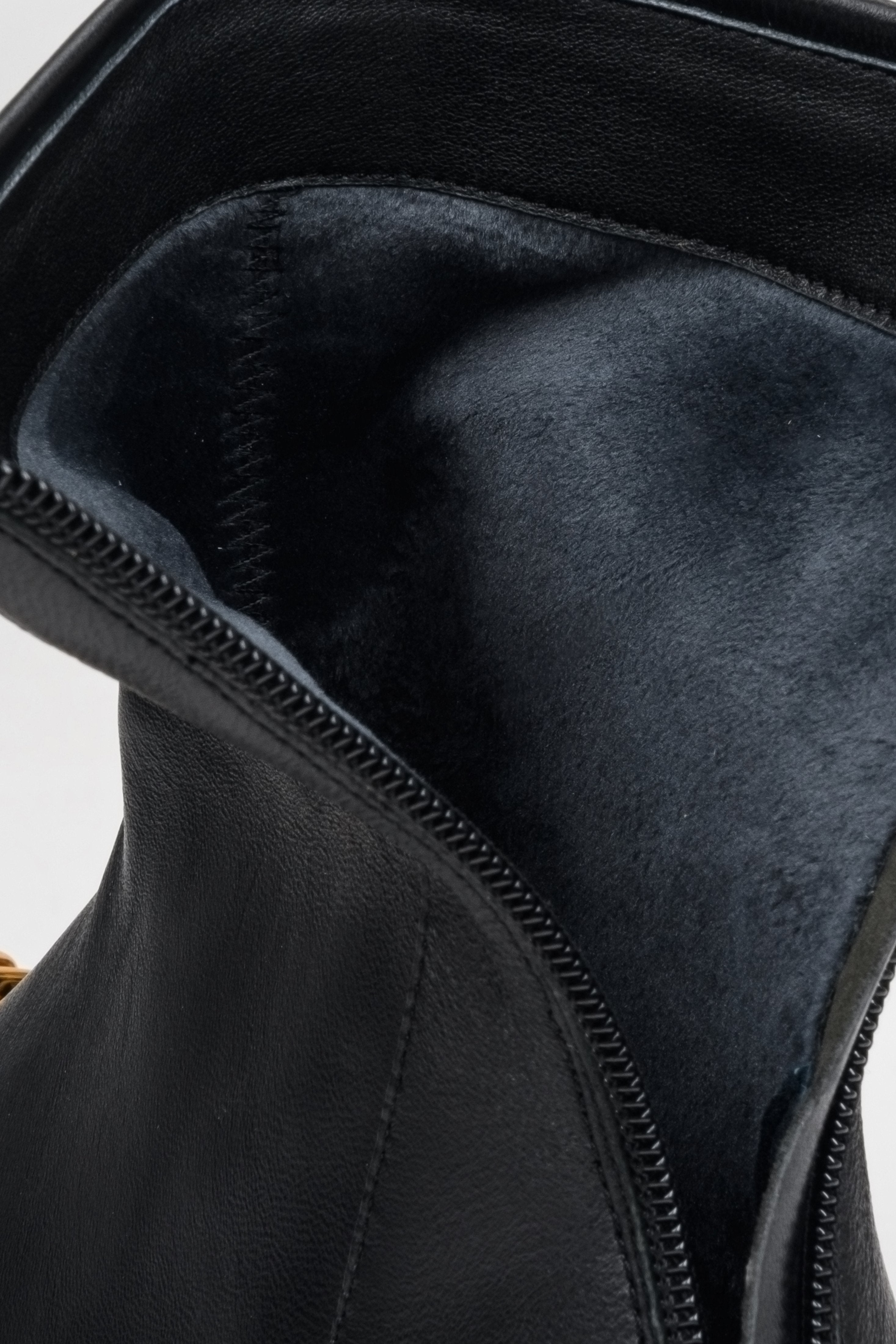 Women's black leather ankle boots for fall by Estro - close-up of the shoe insert.