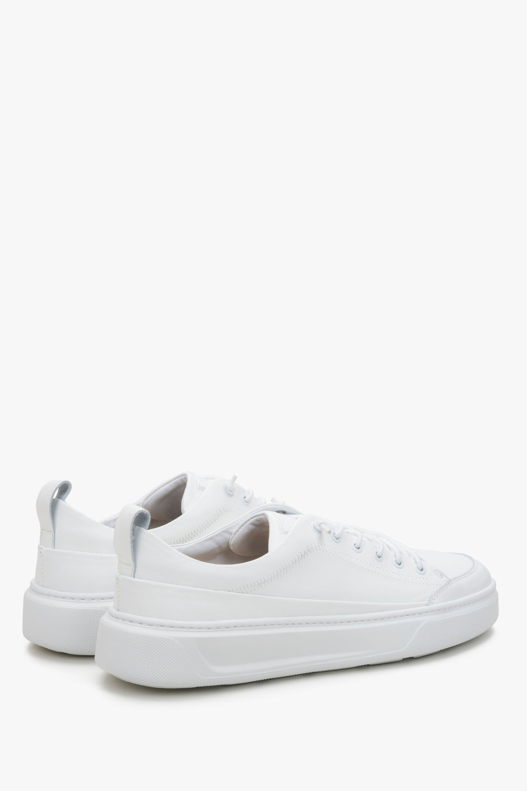 Men's white sneakers in genuine leather by Estro - close-up on the side line and heel counter.