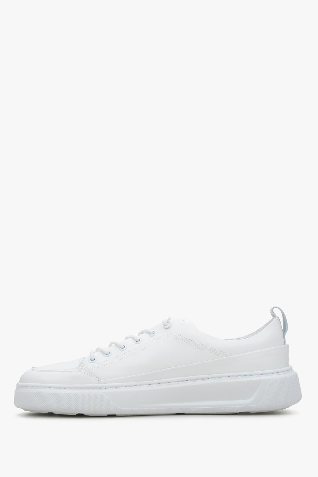 Estro men's sneakers in white colour - shoe profile.
