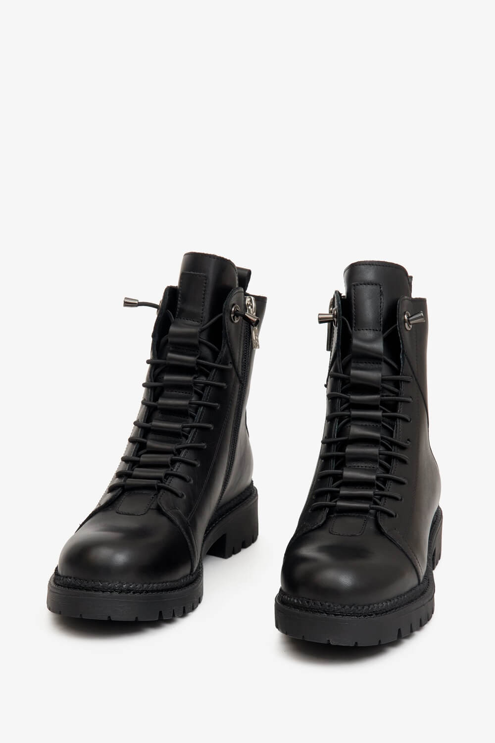 Estro women's black ankle boots made of genuine leather with lacing.