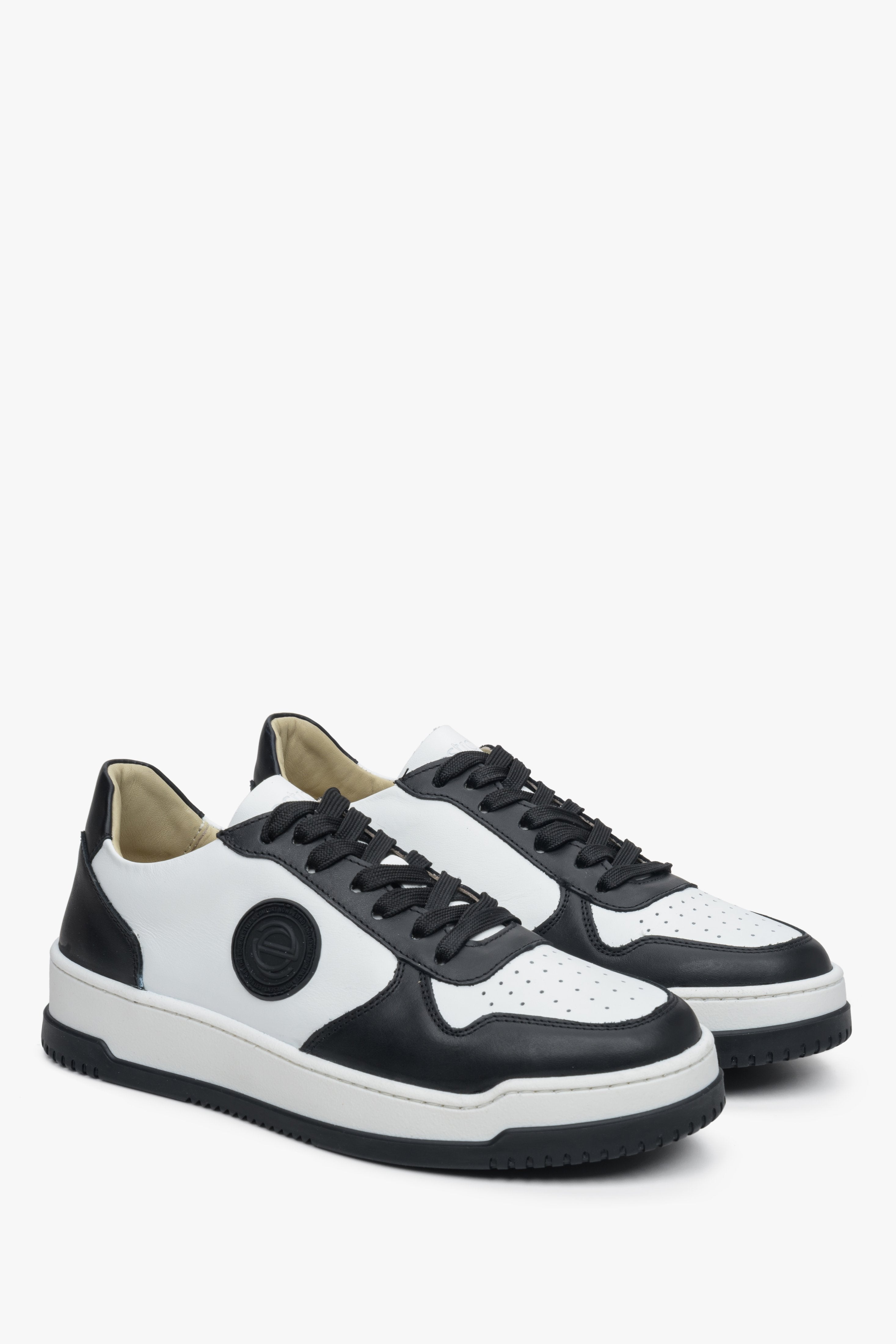 Estro women's leather sneakers in black and white color.