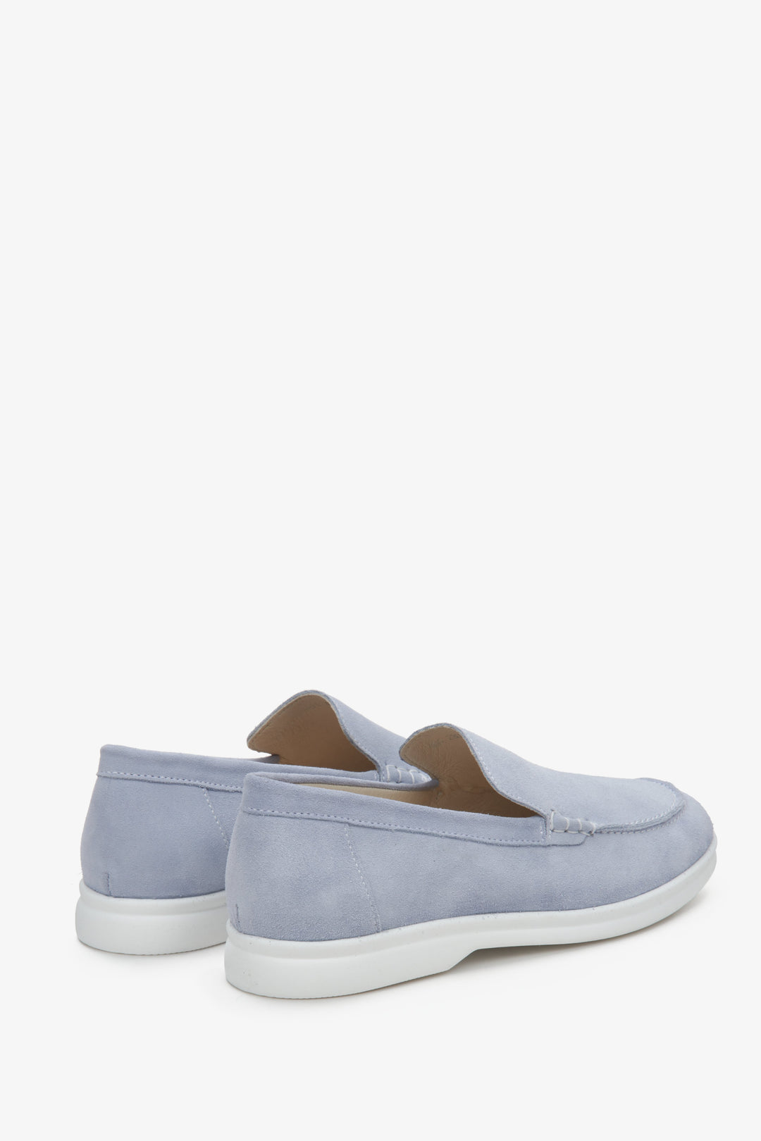 Women's suede moccasins in light blue Estro - close-up of the heel and side seam of the shoes.