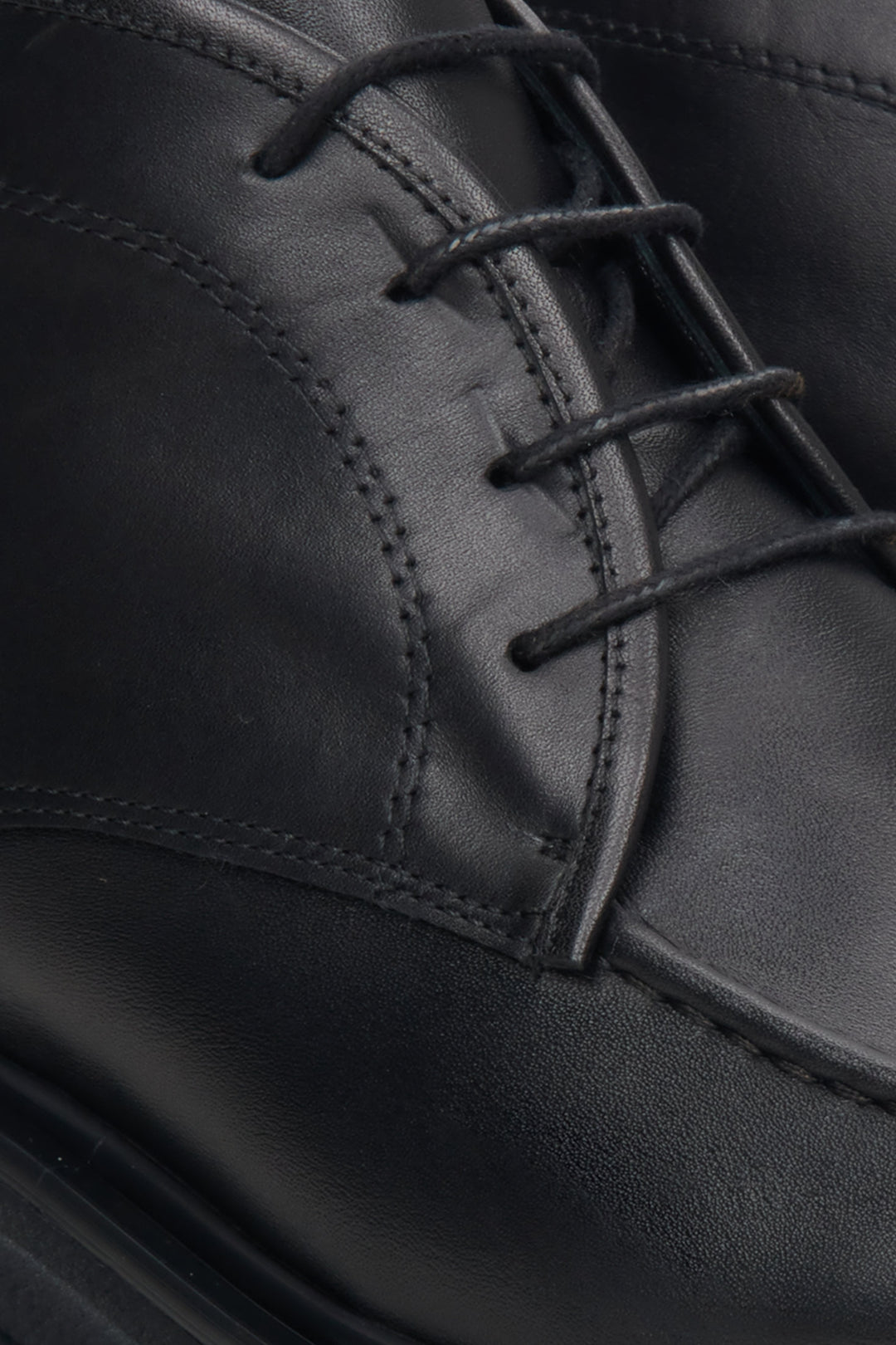 Lace-up women's black leather  boots by Estro - close-up on the detail.