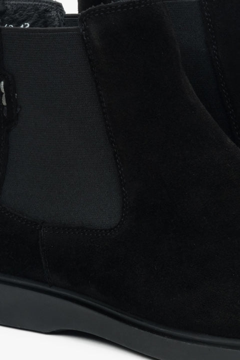 Men's velour chelsea boots Estro in black - close-up of the details.