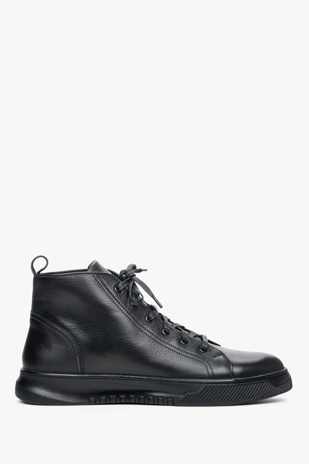 Men's sneakers in black color from natural leather Estro - shoe profile.