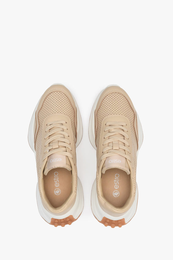  Women's beige Estro sneakers with genuine leather and perforation for fall - top view presentation of the footwear.